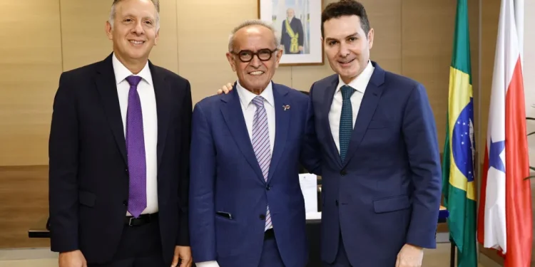 Cícero Lucena se reúne com ministro das Cidades e garante construção de novo residencial em João Pessoa