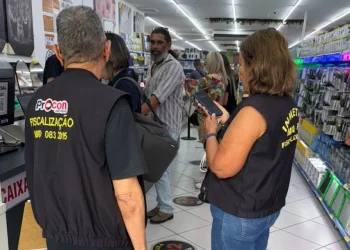 Procon-JP participa de ação para coibir venda irregular de réplicas de arma com munição em gel