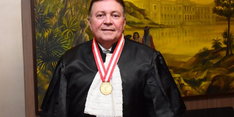 Desembargador Carlos Eduardo autoriza participação de vereador em eleição da Câmara de Taperoá