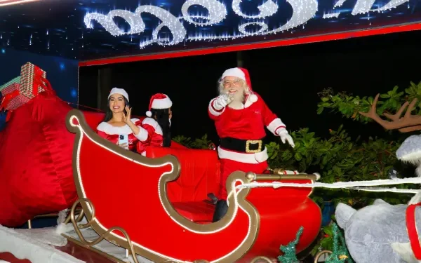 Moradores e turistas se emocionam durante passagem da Caravana Iluminada da Coca-Cola por João Pessoa