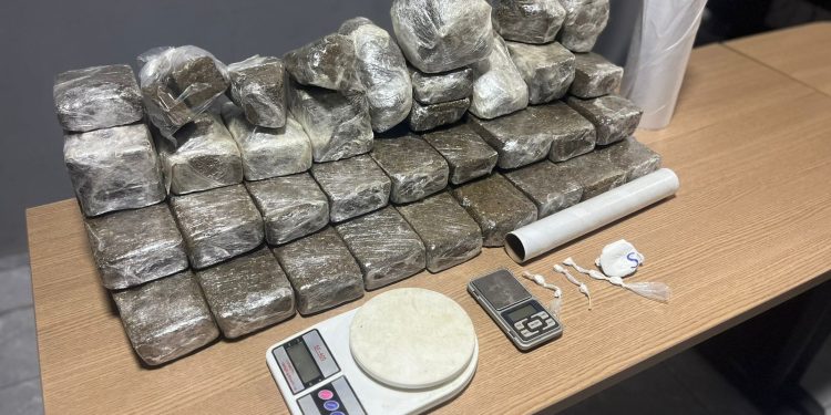 Polícia Militar prende dupla suspeita de tráfico e apreende 22kg de drogas em Campina Grande