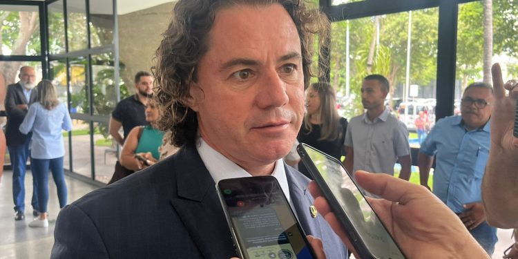 Veneziano anuncia para terça-feira (10) assinatura de Termo de Cessão de linha férrea para implantação do VLT em Campina Grande