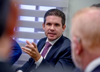 Hugo Motta recebe bancadas estaduais para diálogo e planejamento de pautas no Congresso