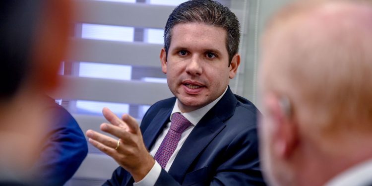 Hugo Motta recebe bancadas estaduais para diálogo e planejamento de pautas no Congresso