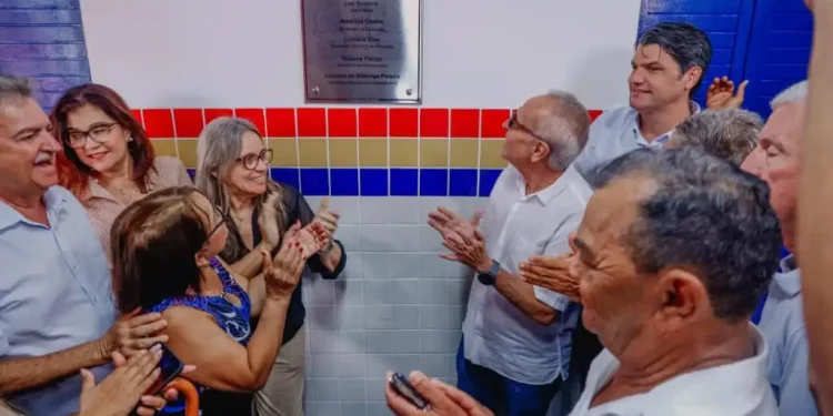 Cícero Lucena entrega Escola Municipal José de Novais, a 42ª reconstruída pela Prefeitura