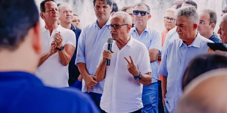 Cícero Lucena autoriza construção de praça e pavimentação de mais 11 ruas no Colinas do Sul