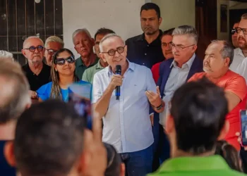Cícero Lucena assina ordem de serviço para pavimentação de mais 13 ruas nos bairros de Mangabeira e Costa do Sol