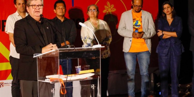 João Azevêdo prestigia abertura do 19º Fest Aruanda e destaca investimentos para fomentar o audiovisual paraibano