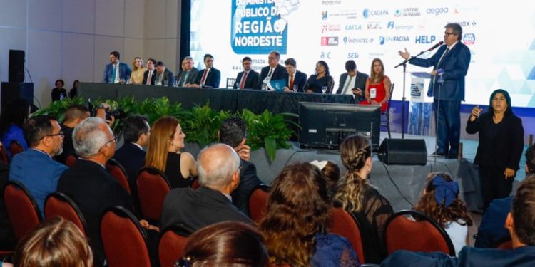 João Azevêdo prestigia abertura de Congresso Regional do Ministério Público e destaca harmonia com as instituições