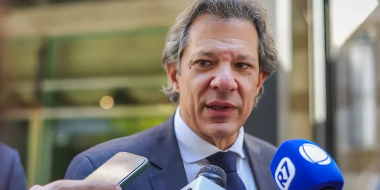 Haddad classifica de “surpresa” alta de 1 ponto dos juros básicos