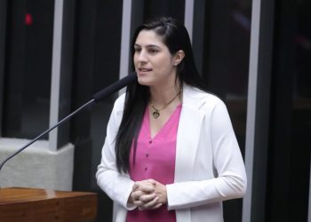 Comissão aprova aumento de pena para quem cede filho para adoção em troca de dinheiro