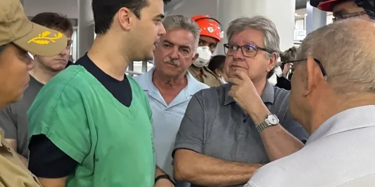 João Azevedo inspeciona Hospital de Trauma de João Pessoa após incêndio