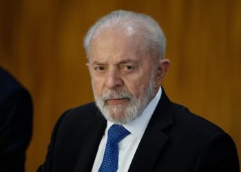 Governo Lula tem estabilidade na aprovação, com 33% de avaliação positiva