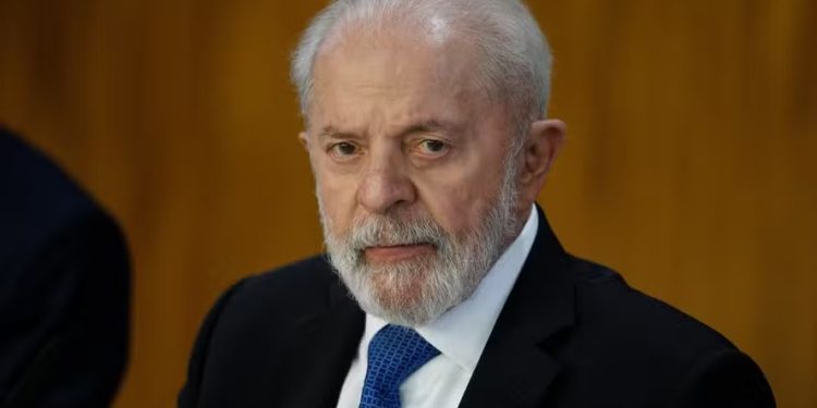 Governo Lula tem estabilidade na aprovação, com 33% de avaliação positiva
