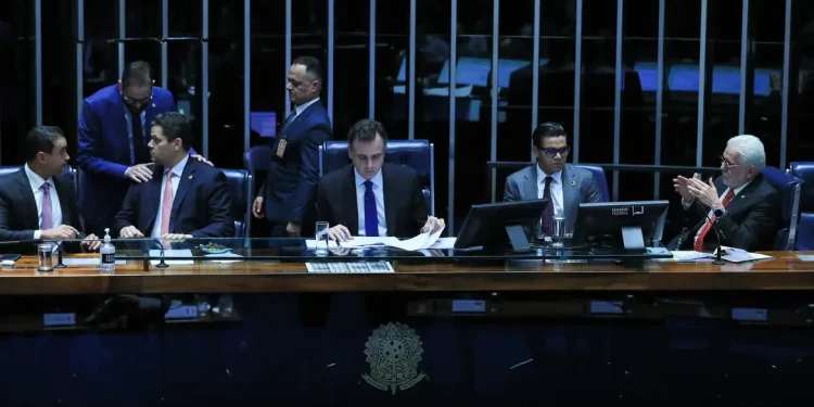 Senado aprova taxação de 15% sobre lucro de multinacionais