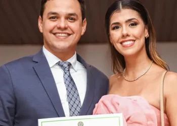 Matheus Bezerra anuncia pré-candidatura de sua esposa, Maria Porto, a deputada em 2026