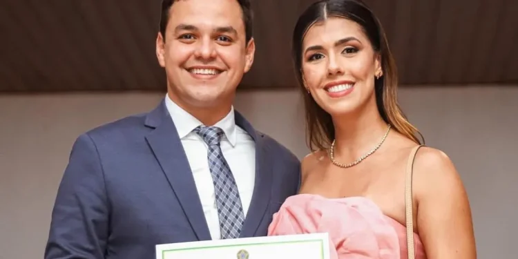 Matheus Bezerra anuncia pré-candidatura de sua esposa, Maria Porto, a deputada em 2026