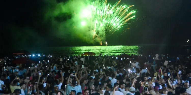 Sedurb publica editais para comerciantes e instalação de tendas familiares na praia durante o Réveillon