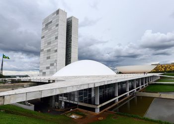 Pedido de vista adia votação da PEC das Praias na CCJ do Senado