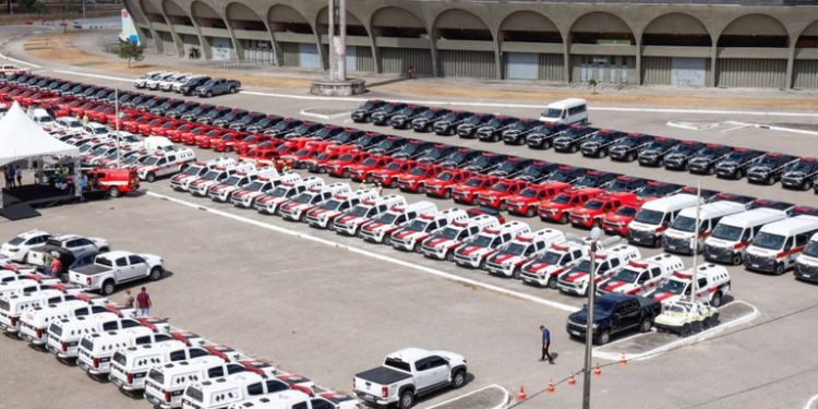 João Azevêdo entrega mais de 230 novas viaturas e destaca investimentos em Segurança Pública