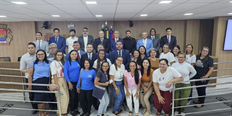 André Coutinho sanciona Lei que prevê incentivo financeiro a profissionais da Atenção Primária à Saúde