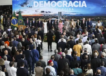 Autoridades pedem responsabilização por tentativa de golpe