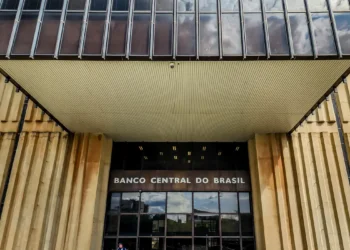 Banco Central anuncia primeira intervenção no câmbio em 2025