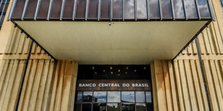 Banco Central anuncia primeira intervenção no câmbio em 2025