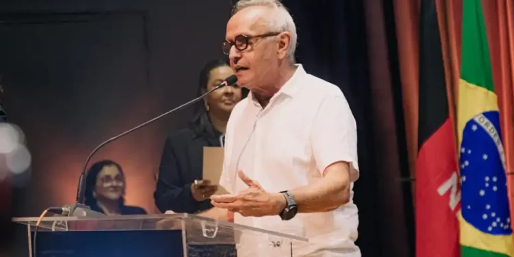 Cícero Lucena celebra parceria com o Governo do Estado durante lançamento do programa “Paraíba 2025-2026”