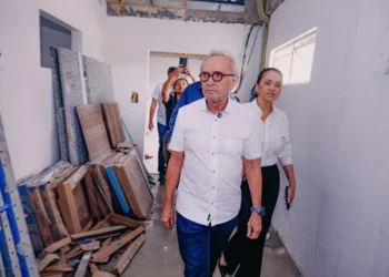 Cícero Lucena inspeciona obras no Hospital Santa Isabel e projeta entrega de novos leitos de UTI para o mês de abril