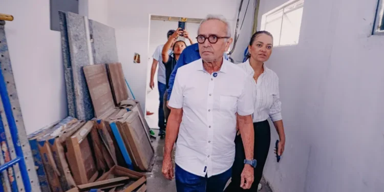 Cícero Lucena inspeciona obras no Hospital Santa Isabel e projeta entrega de novos leitos de UTI para o mês de abril