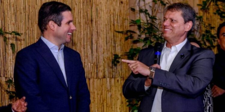 Tarcísio de Freitas reforça apoio a Hugo Motta na disputa pela presidência da Câmara