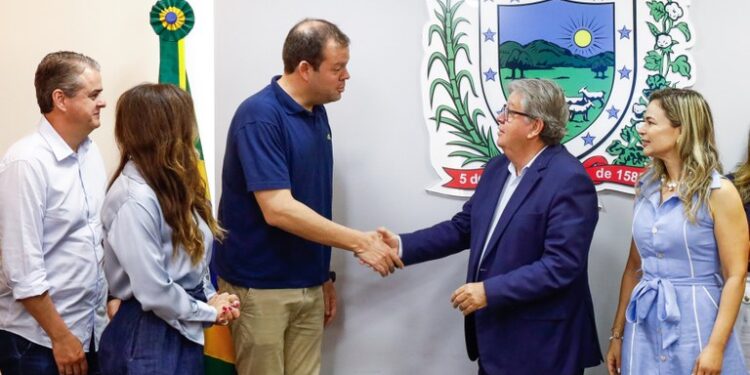 João Azevêdo recebe diretoria da CVC e celebra resultados positivos do turismo com alta procura pelo Destino Paraíba