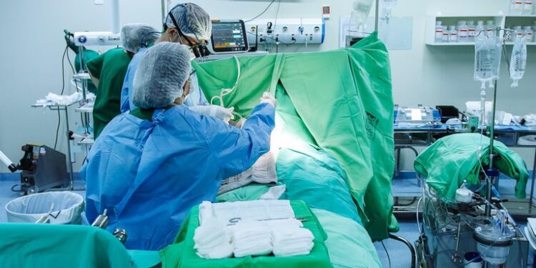 Hospital Metropolitano realiza procedimento inédito para correção de malformação cardíaca congênita rara