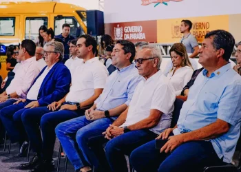 Cícero Lucena celebra aquisições de ônibus escolares por parte do Governo do Estado e destaca ambiente de parceria com os municípios paraibanos