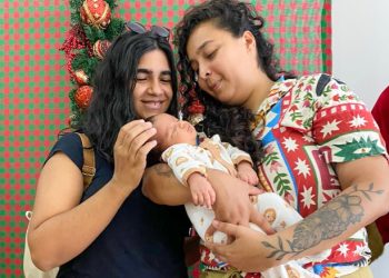 Após inseminação caseira, mães homoafetivas procuram a Defensoria para garantir o direito de registrar bebê com dupla maternidade