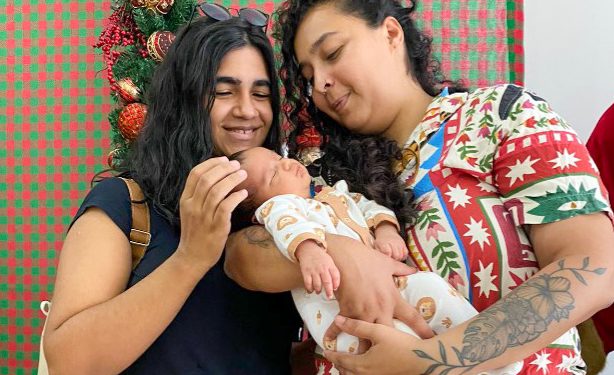 Após inseminação caseira, mães homoafetivas procuram a Defensoria para garantir o direito de registrar bebê com dupla maternidade