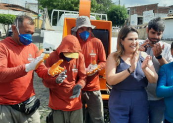Cajazeiras Sustentável: prefeita Corrinha Delfino entrega máquina trituradora de poda para a Secretaria de Infraestrutura