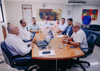 Cícero exonera equipe, determina que servidores reapresentem certidões e anuncia cruzamento de dados com TCE