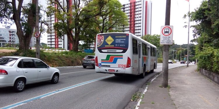 Semob-JP libera trânsito de qualquer veículo por faixas exclusivas de ônibus nesta segunda-feira (27)