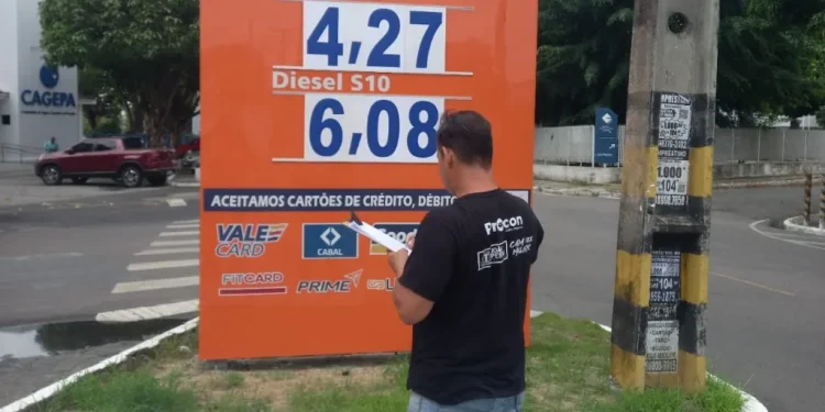 Fiscalização do Procon-JP notifica mais 42 postos de combustíveis sobre aumento no preço da gasolina