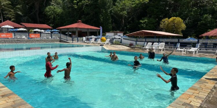 Parceria entre Semhab e Sesc possibilita atividade de lazer para moradores do Vista Alegre na Granja Gravatá