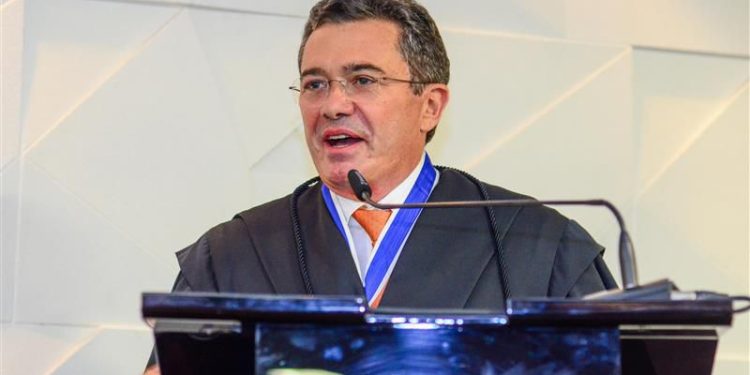 “O Brasil pode parar”, alerta novo presidente do TCU Vital Filho em entrevista às páginas amarelas de Veja