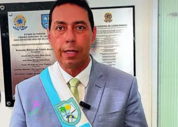 Prefeito de Lucena coloca secretário de Administração à frente de mais dez secretarias