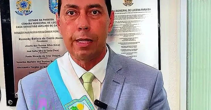 Prefeito de Lucena coloca secretário de Administração à frente de mais dez secretarias