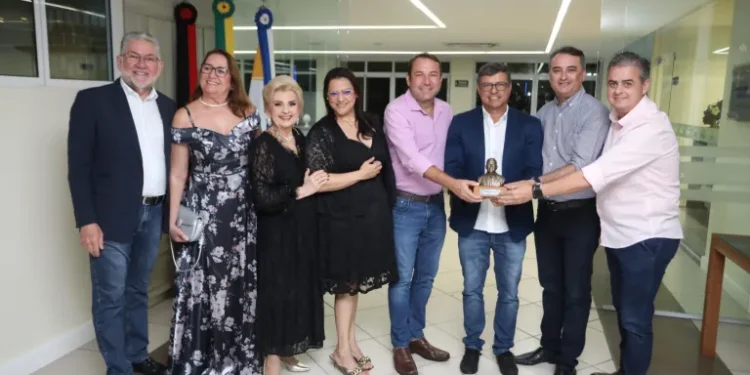 Prefeitura de João Pessoa recebe o Troféu Waldemar Duarte pelo trabalho no Turismo