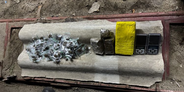 Apreensão de drogas é realizada pela PM durante operação na madrugada em comunidade de JP