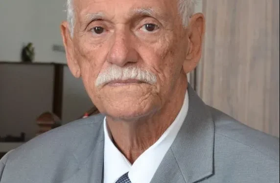 Cícero Lucena manifesta pesar pela morte do desembargador aposentado Júlio Aurélio Coutinho