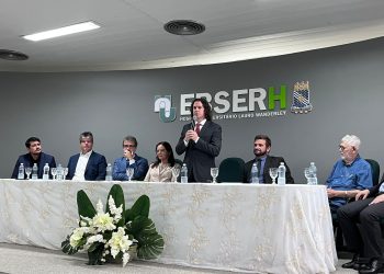 Durante posse do novo superintendente do HULW, autoridades agradecem a Veneziano projeto que garantiu mais recursos para HUs de todo o Brasil