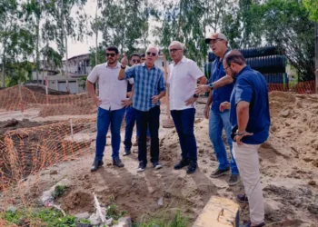 Cícero Lucena inspeciona obras da macrodrenagem no Conjunto Esplanada e projeta conclusão para mês de março